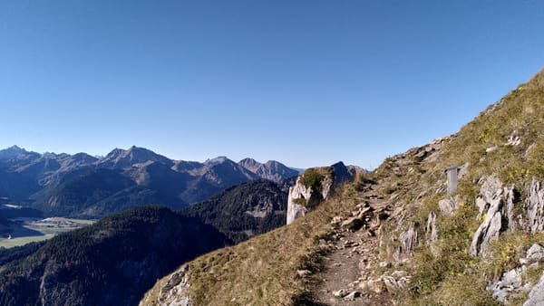 Wanderung im Tannheimer Tal: Grän – Bad Kissinger Hütte – Aggenstein – Gräner Höhenweg – Füssener Joch