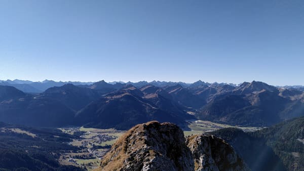 Wanderung im Tannheimer Tal: Grän – Bad Kissinger Hütte – Aggenstein – Gräner Höhenweg – Füssener Joch