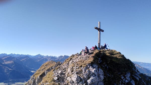 Wanderung im Tannheimer Tal: Grän – Bad Kissinger Hütte – Aggenstein – Gräner Höhenweg – Füssener Joch