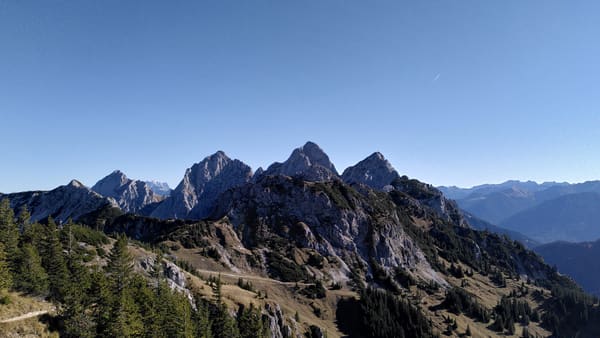 Wanderung im Tannheimer Tal: Grän – Bad Kissinger Hütte – Aggenstein – Gräner Höhenweg – Füssener Joch