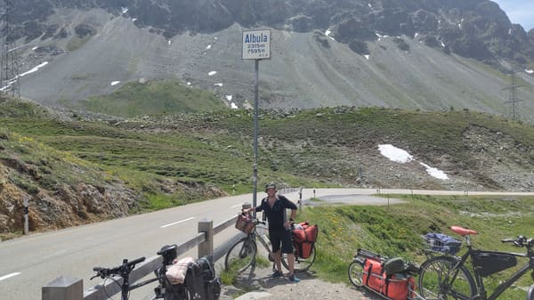 Radtour von Graubünden über den Albula- und Berninapass an den Comer See und den Luganer See