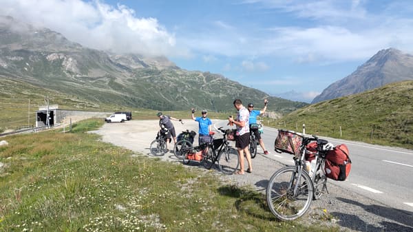 Radtour von Graubünden über den Albula- und Berninapass an den Comer See und den Luganer See