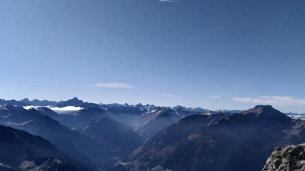 Wanderung im Tannheimer Tal: Schattwald – Bschießer – Ponten – Zirleseck – Rohnenspitze