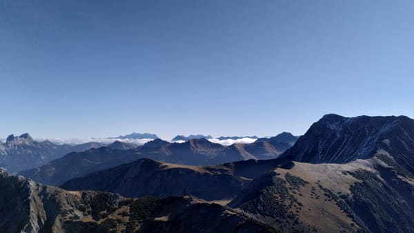 Wanderung im Tannheimer Tal: Schattwald – Bschießer – Ponten – Zirleseck – Rohnenspitze