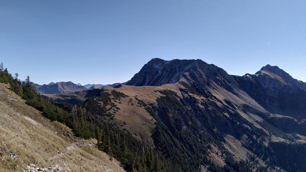 Wanderung im Tannheimer Tal: Schattwald – Bschießer – Ponten – Zirleseck – Rohnenspitze