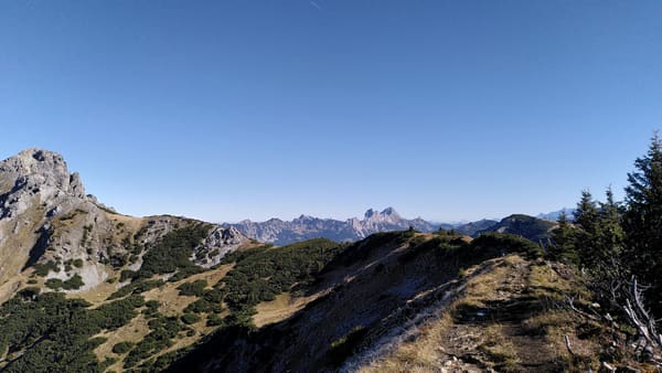 Wanderung im Tannheimer Tal: Schattwald – Bschießer – Ponten – Zirleseck – Rohnenspitze