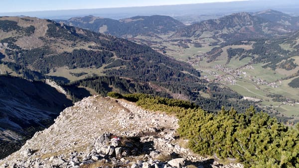 Wanderung im Tannheimer Tal: Schattwald – Bschießer – Ponten – Zirleseck – Rohnenspitze