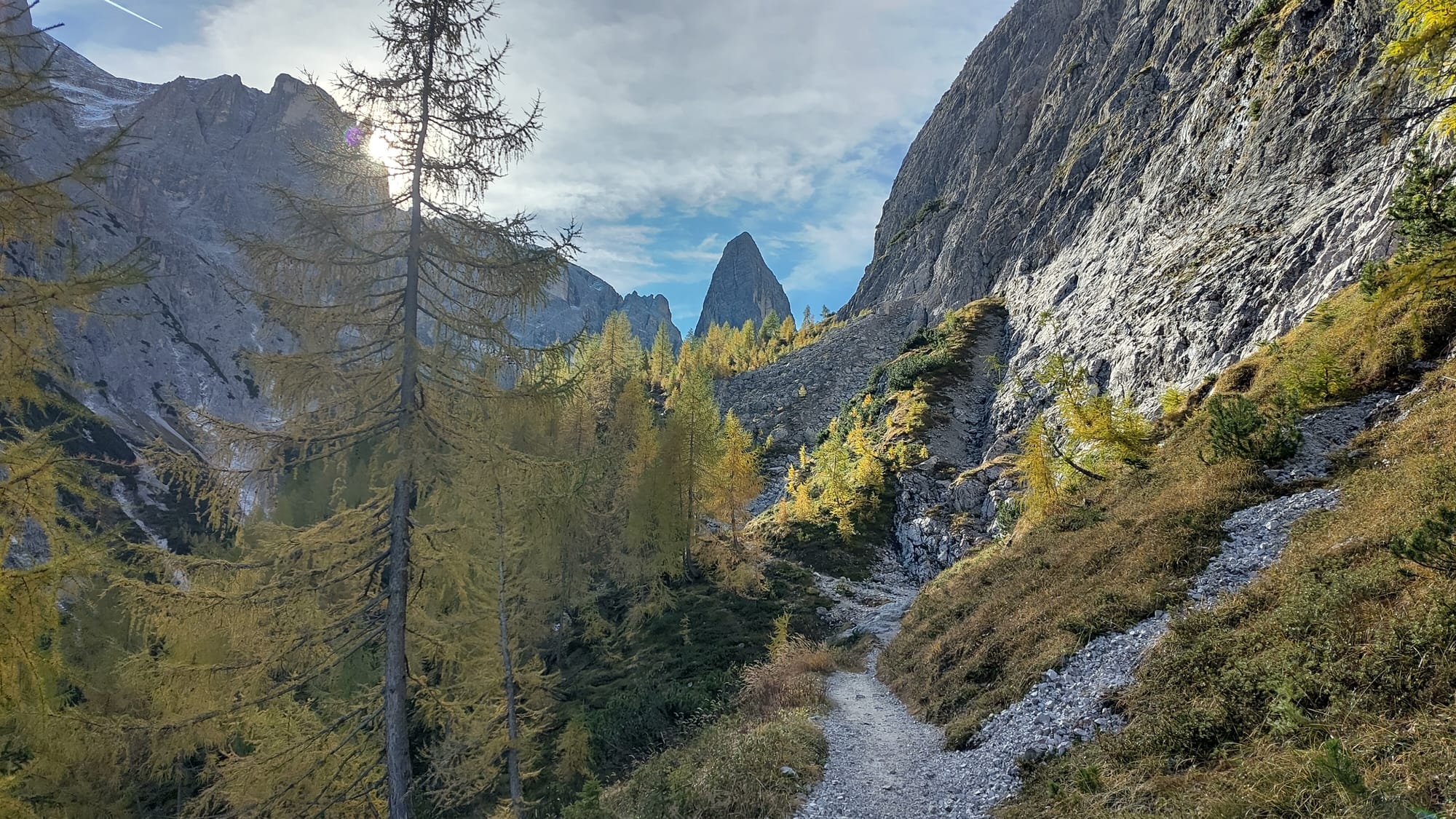 Wanderung rund um den Einserkofel mit Drei-Zinnen-Hütte und Oberbachernspitze bei Sexten in den Dolomiten