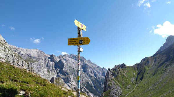 Wanderung zum Zugspitzblick am Gatterl und der urigen Einkehr Steinernes Hüttl bei Ehrwald