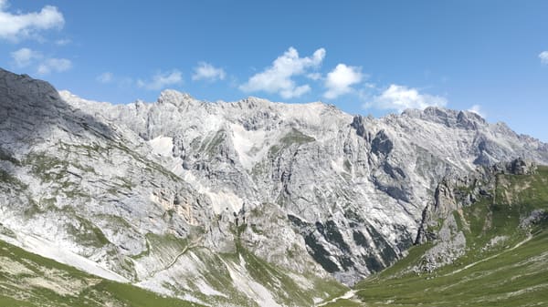 Wanderung zum Zugspitzblick am Gatterl und der urigen Einkehr Steinernes Hüttl bei Ehrwald