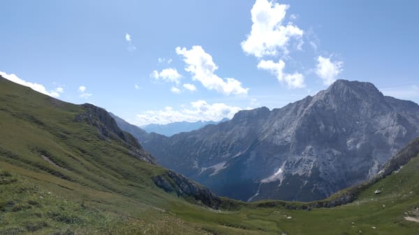 Wanderung zum Zugspitzblick am Gatterl und der urigen Einkehr Steinernes Hüttl bei Ehrwald