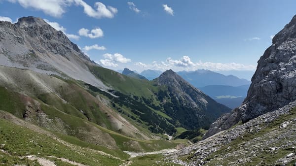 Wanderung zum Zugspitzblick am Gatterl und der urigen Einkehr Steinernes Hüttl bei Ehrwald
