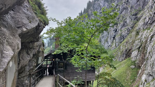 Wanderung durchs imposante Höllental mit tosender Höllentalklamm zum Kreuzeck bei Garmisch
