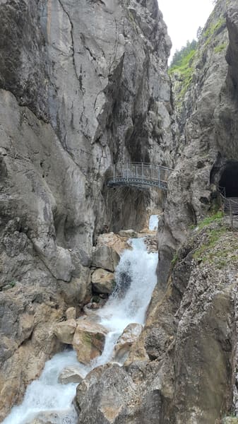 Wanderung durchs imposante Höllental mit tosender Höllentalklamm zum Kreuzeck bei Garmisch