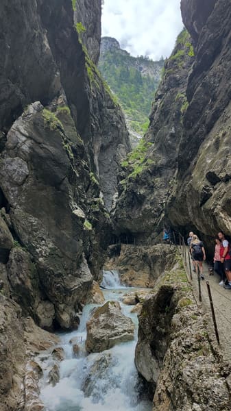 Wanderung durchs imposante Höllental mit tosender Höllentalklamm zum Kreuzeck bei Garmisch