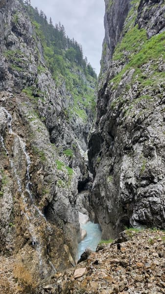 Wanderung durchs imposante Höllental mit tosender Höllentalklamm zum Kreuzeck bei Garmisch