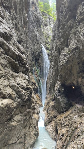 Wanderung durchs imposante Höllental mit tosender Höllentalklamm zum Kreuzeck bei Garmisch