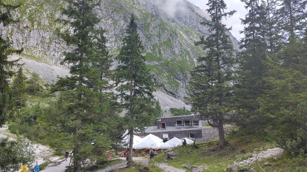 Wanderung durchs imposante Höllental mit tosender Höllentalklamm zum Kreuzeck bei Garmisch