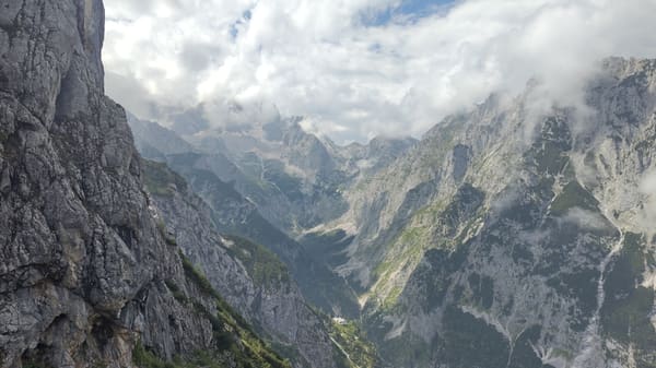 Wanderung durchs imposante Höllental mit tosender Höllentalklamm zum Kreuzeck bei Garmisch
