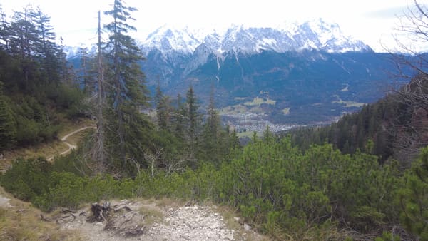 Gipfel-Wanderung Hoher Ziegspitz zum perfekten Zugspitz-Panorama bei Garmisch