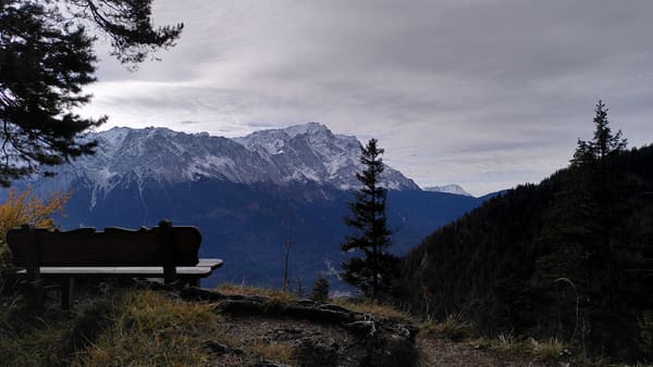 Gipfel-Wanderung Hoher Ziegspitz zum perfekten Zugspitz-Panorama bei Garmisch