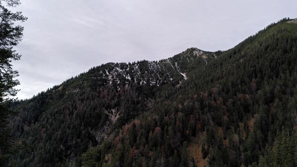 Gipfel-Wanderung Hoher Ziegspitz zum perfekten Zugspitz-Panorama bei Garmisch
