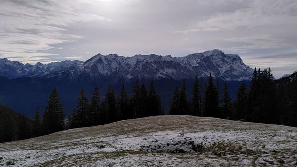 Gipfel-Wanderung Hoher Ziegspitz zum perfekten Zugspitz-Panorama bei Garmisch