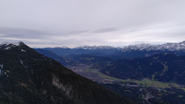 Gipfel-Wanderung Hoher Ziegspitz zum perfekten Zugspitz-Panorama bei Garmisch