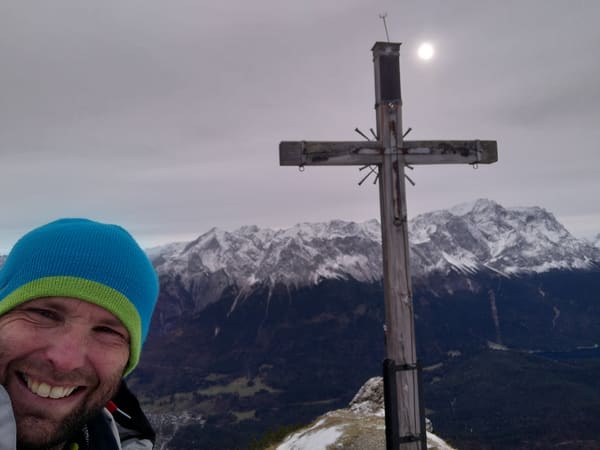 Gipfel-Wanderung Hoher Ziegspitz zum perfekten Zugspitz-Panorama bei Garmisch