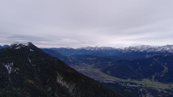 Gipfel-Wanderung Hoher Ziegspitz zum perfekten Zugspitz-Panorama bei Garmisch