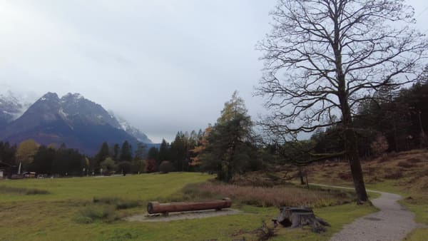 Regnerischer Panorama-Spaziergang auf dem Kramerplateau-Weg bei Garmisch
