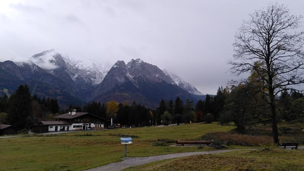 Regnerischer Panorama-Spaziergang auf dem Kramerplateau-Weg bei Garmisch