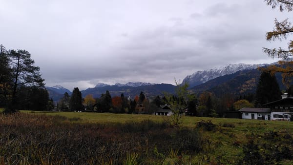 Regnerischer Panorama-Spaziergang auf dem Kramerplateau-Weg bei Garmisch
