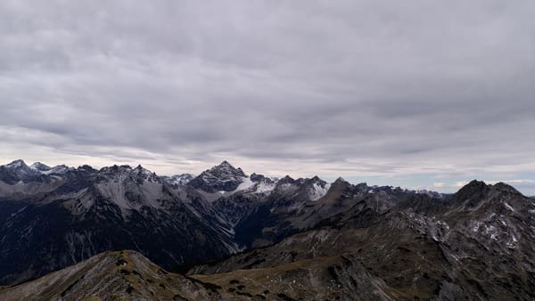 Wanderung im Tannheimer Tal: Neunerköpfle – Schochenspitze – Landsberger Hütte – Steinkarspitze – Vilsalpsee