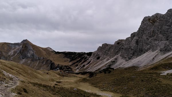 Wanderung im Tannheimer Tal: Neunerköpfle – Schochenspitze – Landsberger Hütte – Steinkarspitze – Vilsalpsee