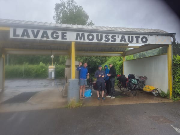 Radtour von Lothringen über Verdun entlang des Maasradwegs ins Tal der Semois in den Ardennen
