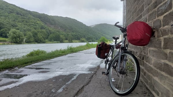 Radtour von Lothringen über Verdun entlang des Maasradwegs ins Tal der Semois in den Ardennen