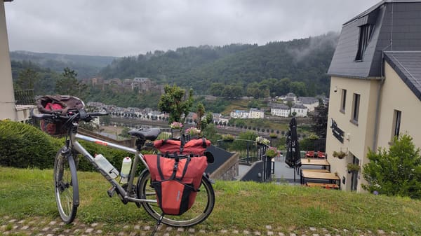 Radtour von Lothringen über Verdun entlang des Maasradwegs ins Tal der Semois in den Ardennen