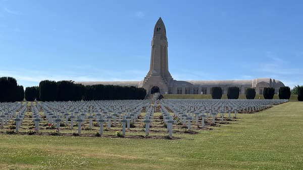 Radtour von Lothringen über Verdun entlang des Maasradwegs ins Tal der Semois in den Ardennen