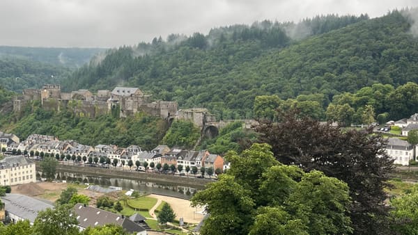 Radtour von Lothringen über Verdun entlang des Maasradwegs ins Tal der Semois in den Ardennen