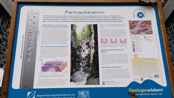 Wanderung durch die Partnachklamm auf den Eckbauer in Garmisch