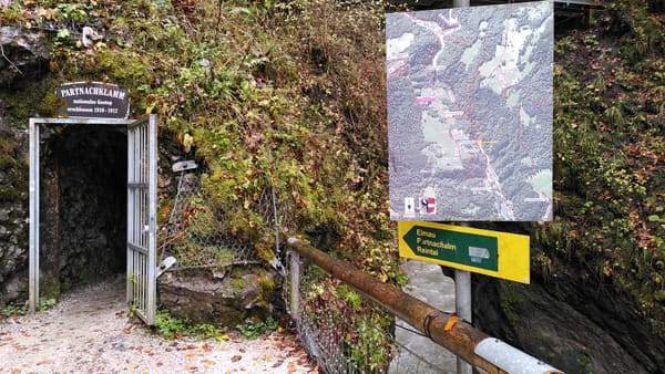 Wanderung durch die Partnachklamm auf den Eckbauer in Garmisch
