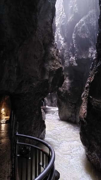 Wanderung durch die Partnachklamm auf den Eckbauer in Garmisch