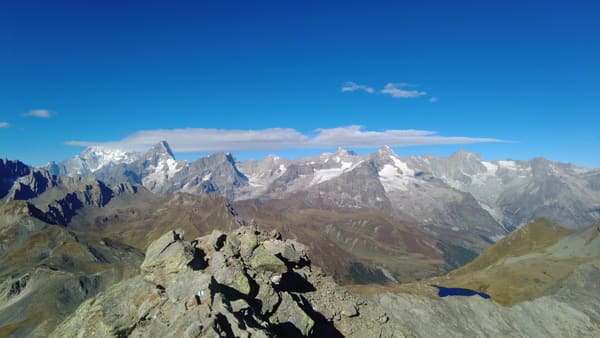 Gipfel-Wanderung Pointe de Drône am Großen St. Bernhard mit Mont-Blanc-Panorama (Aostatal)