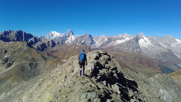 Gipfel-Wanderung Pointe de Drône am Großen St. Bernhard mit Mont-Blanc-Panorama (Aostatal)