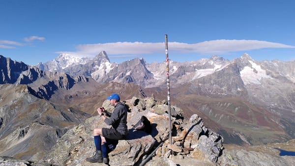 Gipfel-Wanderung Pointe de Drône am Großen St. Bernhard mit Mont-Blanc-Panorama (Aostatal)