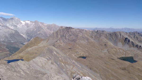 Gipfel-Wanderung Pointe de Drône am Großen St. Bernhard mit Mont-Blanc-Panorama (Aostatal)