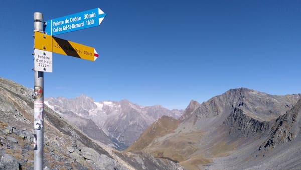 Gipfel-Wanderung Pointe de Drône am Großen St. Bernhard mit Mont-Blanc-Panorama (Aostatal)