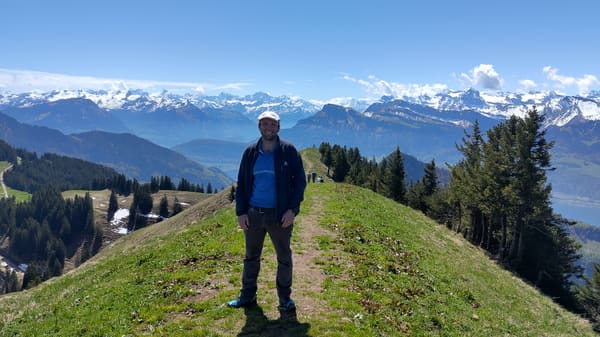 Panorama-Wanderung auf der Rigi über dem Vierwaldstättersee in der Schweiz