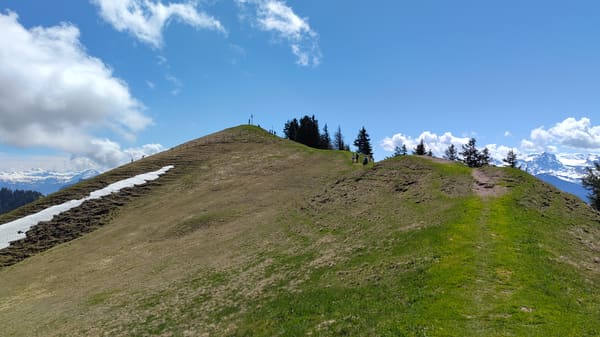 Panorama-Wanderung auf der Rigi über dem Vierwaldstättersee in der Schweiz